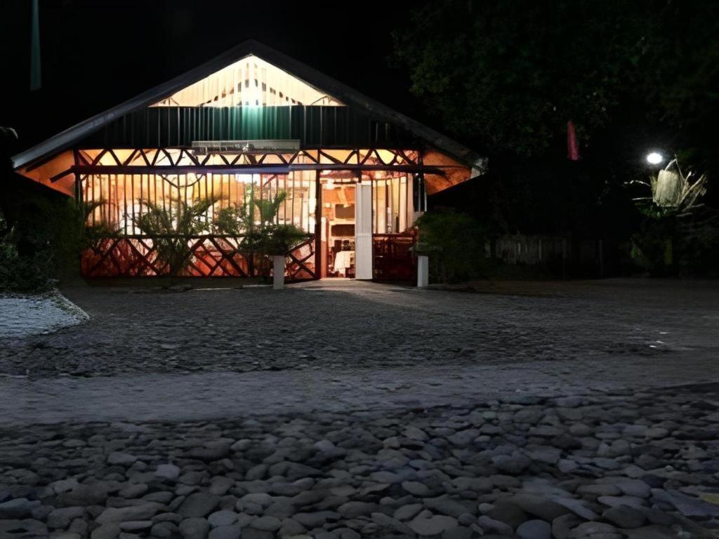 67Th Heaven Holiday Resort Lucbuan Esterno foto