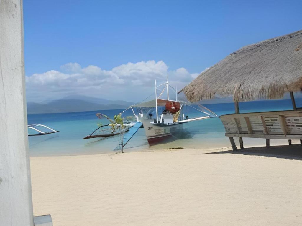 67Th Heaven Holiday Resort Lucbuan Esterno foto