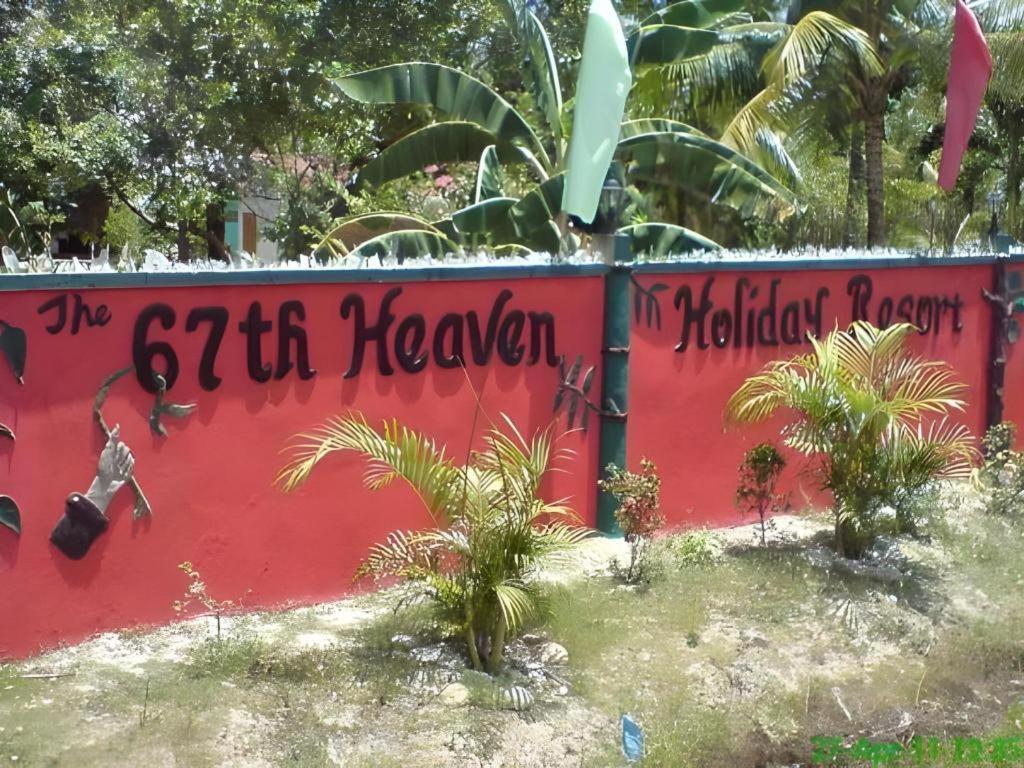 67Th Heaven Holiday Resort Lucbuan Esterno foto