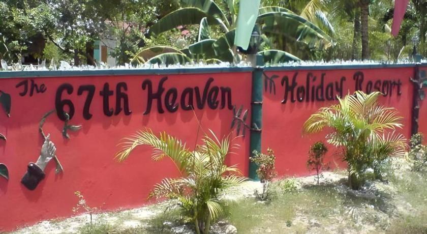 67Th Heaven Holiday Resort Lucbuan Esterno foto